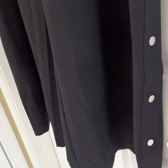 NWT- Athleta Mid Rise SnapPant Black- Size L